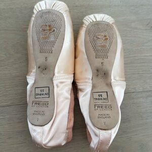 Freed Pointe Shoes size 5 one X DVwing 2.5